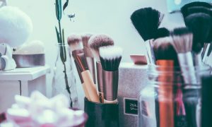 make-up štetce a pomôcky
