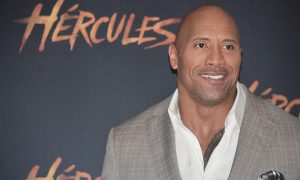 Dwayne Johnson v najnovšom videu rapuje a dcérke umýva ruky.
