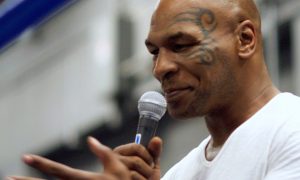 Mike Tyson sa vracia do ringu