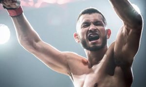 Makhmud Muradov oslavuje víťazstvo