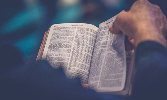 Listovanie v Biblii