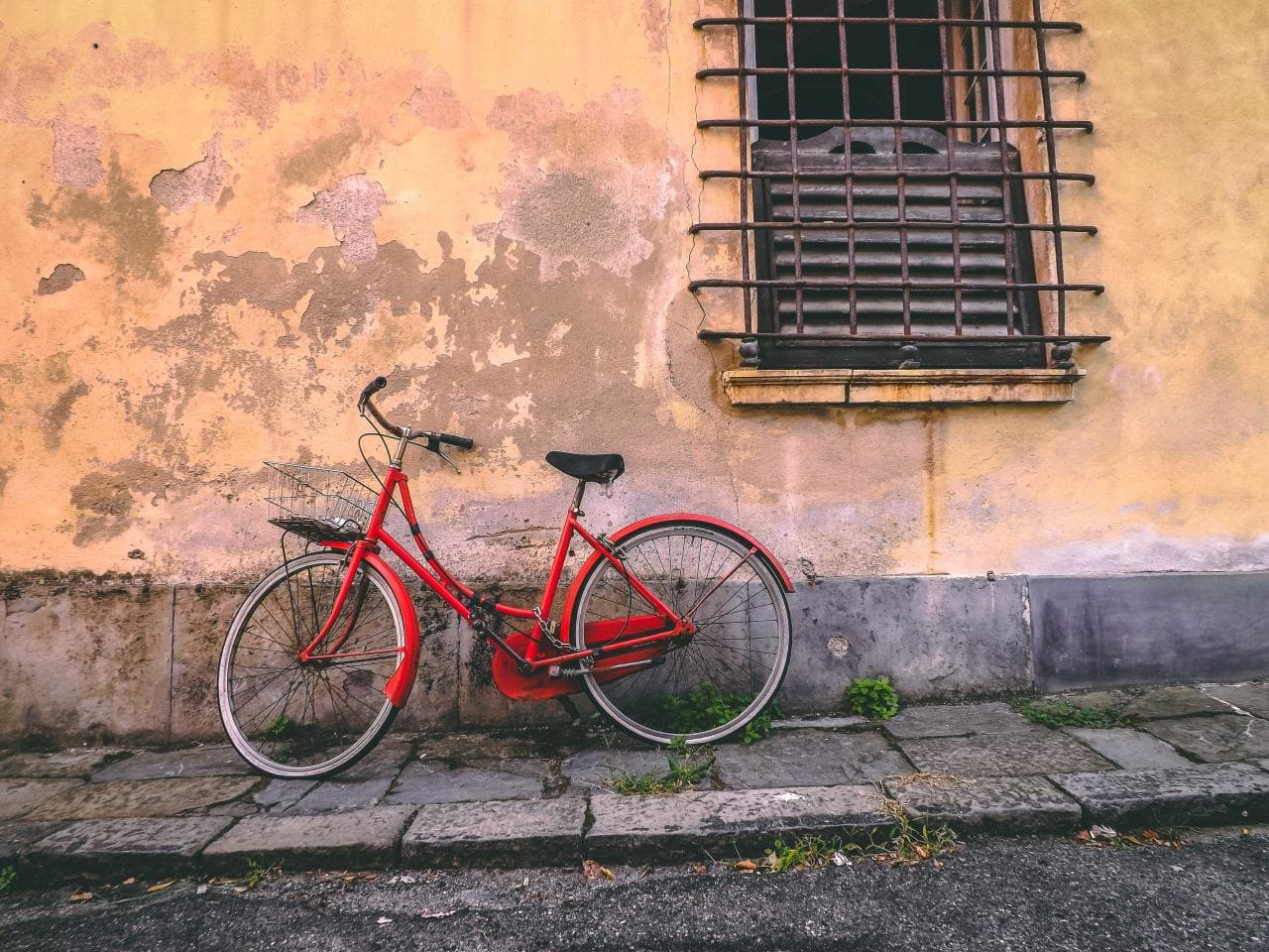 červený starý bicykel