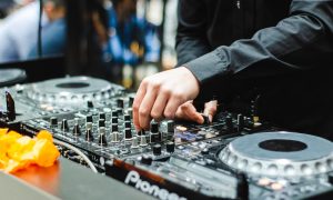 Dj