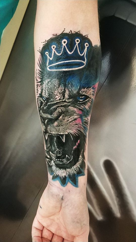 Tetovanie leva s korunou