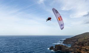 Horacio Llorens pri paraglajdingu pri ostrove El Hierro na Kanárskych ostrovoch