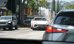 Justin Bieber vo svojom Lamborghini Urus