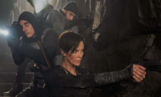 Charlize Theron vo filme The Old Guard