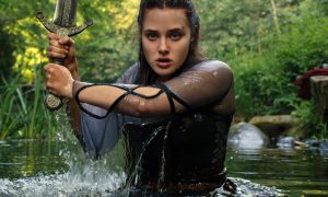 Katherine Langford v seriáli Cursed