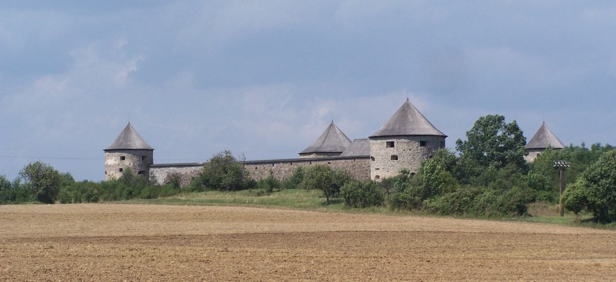 Pohľad na pevnosť Bzovík