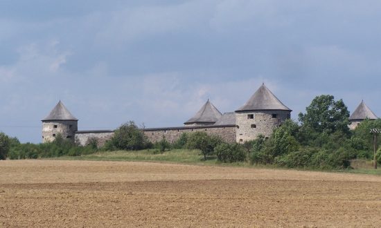 Pohľad na pevnosť Bzovík