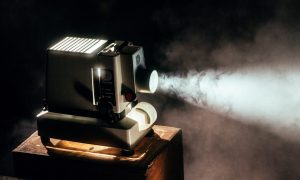 Premietanie filmov pomocou premietačkyPremietanie filmov pomocou premietačkyPremietanie filmov pomocou premietačky