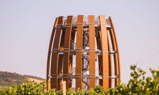 Vyhliadková veža Tokaj pripomínajúca sud