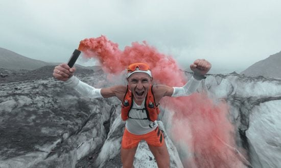 Dmitry Mityaev počas behu okolo pohoria Elbrus