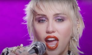 Miley Cyrus v novom videoklipe.