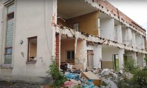 Opustený agrokombinát pri Trenčíne