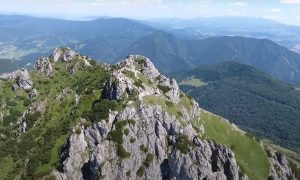 Veľký Rozsutec z vtáčej perspektívy.