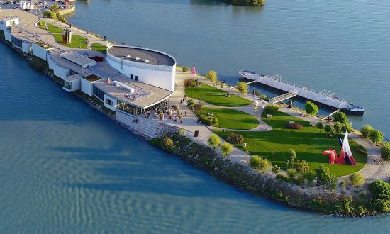 letecký pohľad na Danubiana Meulensteen Art Museum