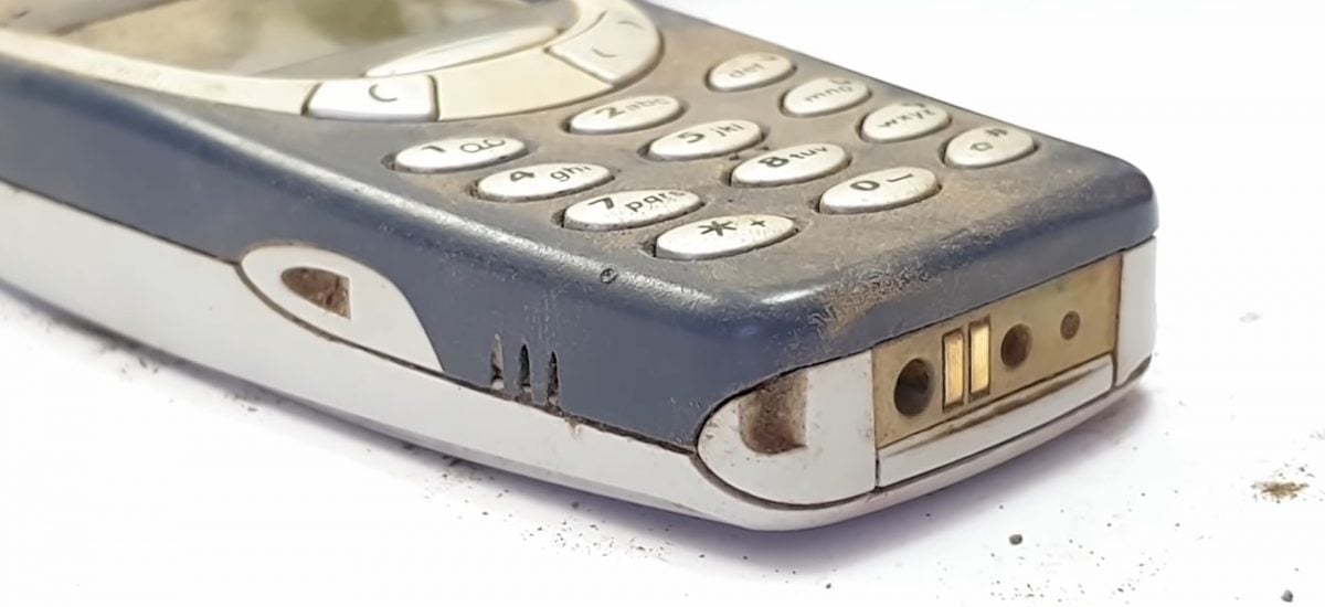 Špinavá stará Nokia 3310