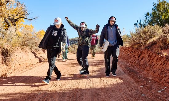Ryan Sheckler, Zion Wright, and Alex Midler počas natáčania projektu