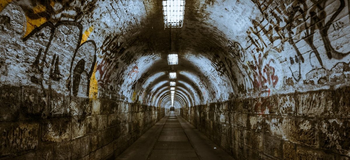 pohľad do dlhého tunela