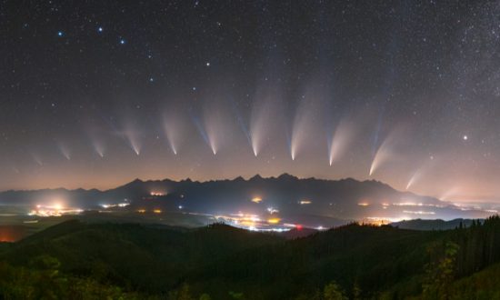 Snímka Premeny kométy NEOWISE nad Tatrami