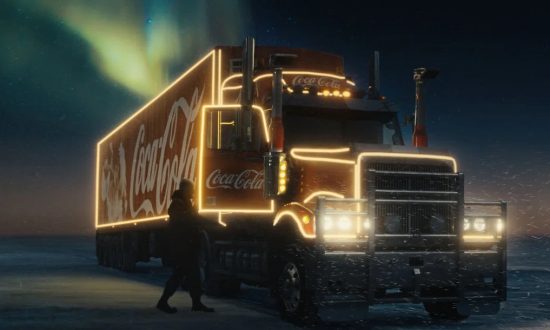 Slávny vianočný kamión spoločnosti Coca-Cola
