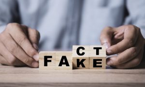 Fake/Fact.