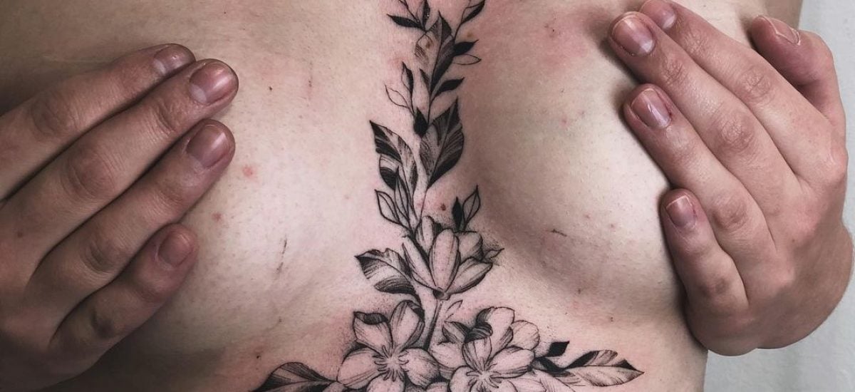 Milky Way ukážka tetovania kvetov na hrudi od