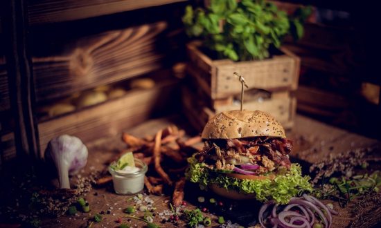 Burger a hranolky