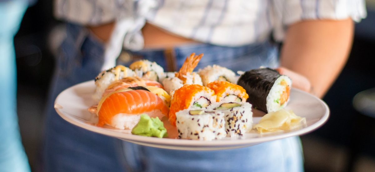 sushi na tanieri