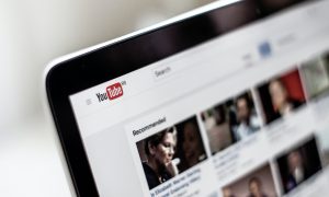 Youtube na notebooku