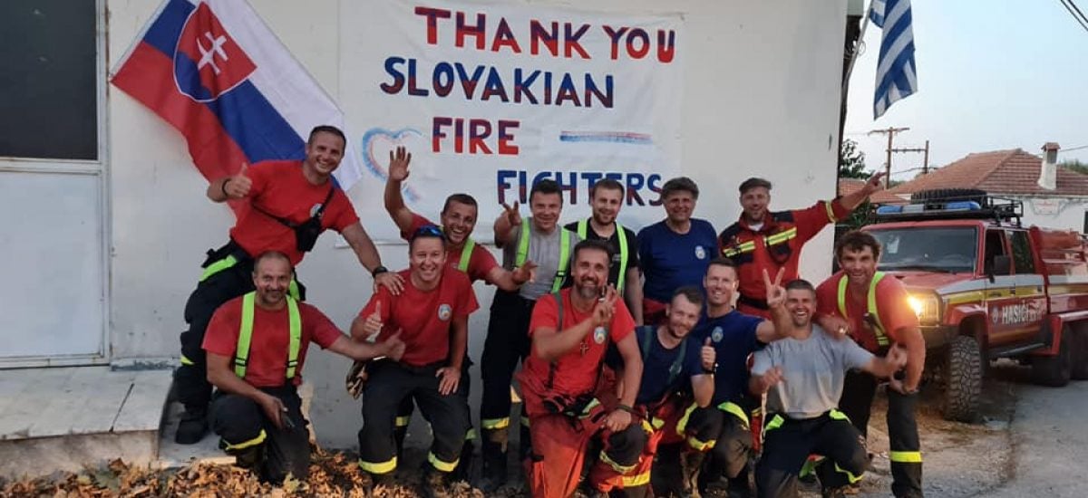 Zo slovenských hasičov sa stali hviezdy svetových médií