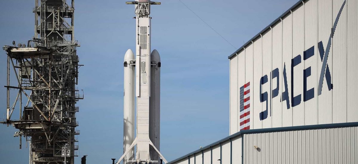 Space X chce do vesmíru poslať prvý reklamný billboard