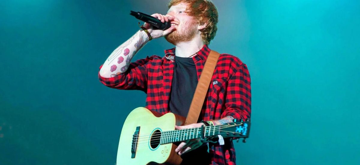 Ed Sheeran je pozitívny na koronavírus, koncertovať bude z domu