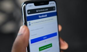 Facebook v mobile