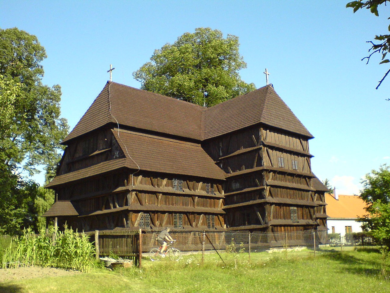 Drevený kostol v Hronseku