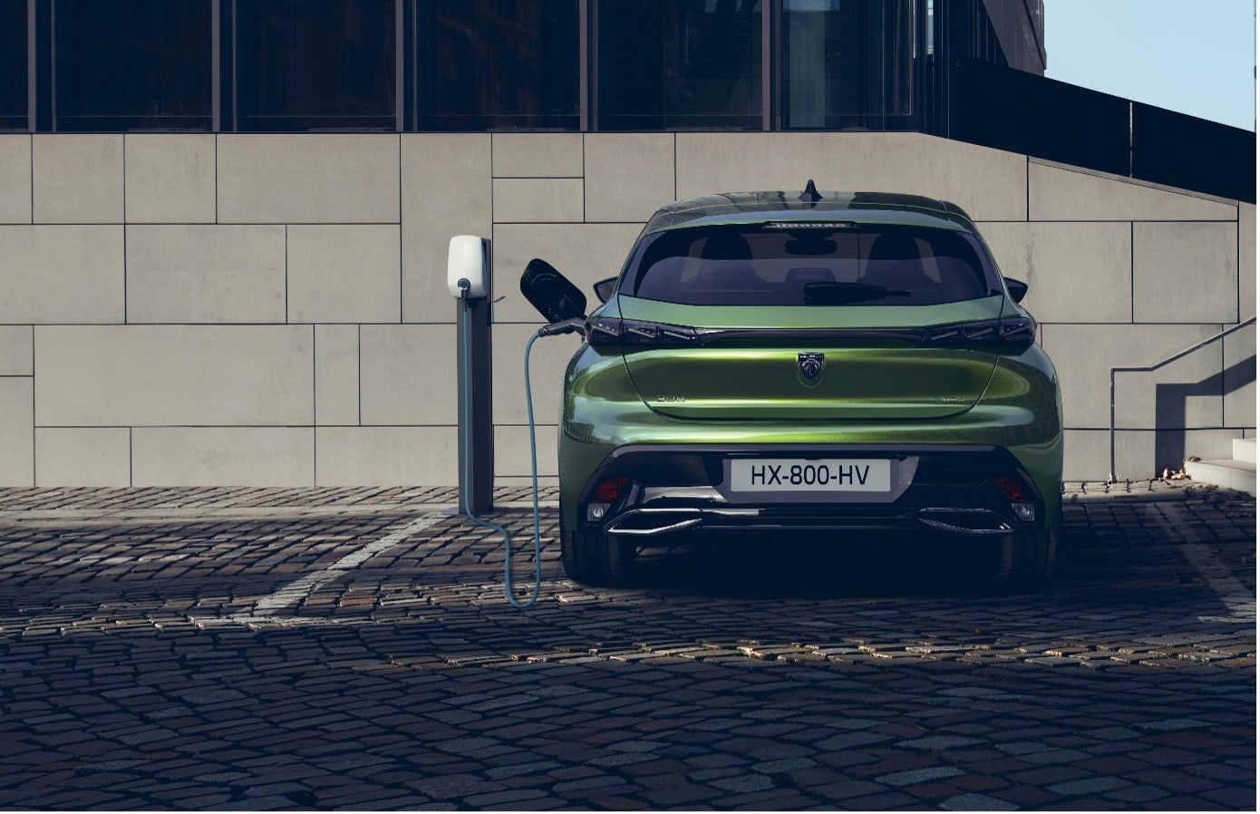 Novy Peugeot 308 Hybrid nabíjačka zelená olivine