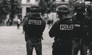 Občianska náuka: Sociálny problém ľuďom komplikuje život.
