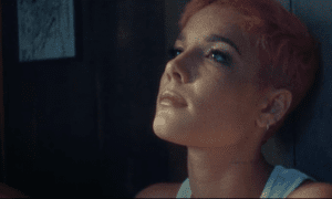 Kto je Halsey? Napriek problémom sa dostala až na vrchol