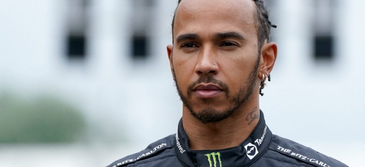 Lewis Hamilton si zmení meno