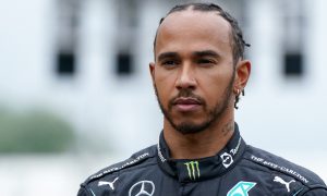 Lewis Hamilton si zmení meno