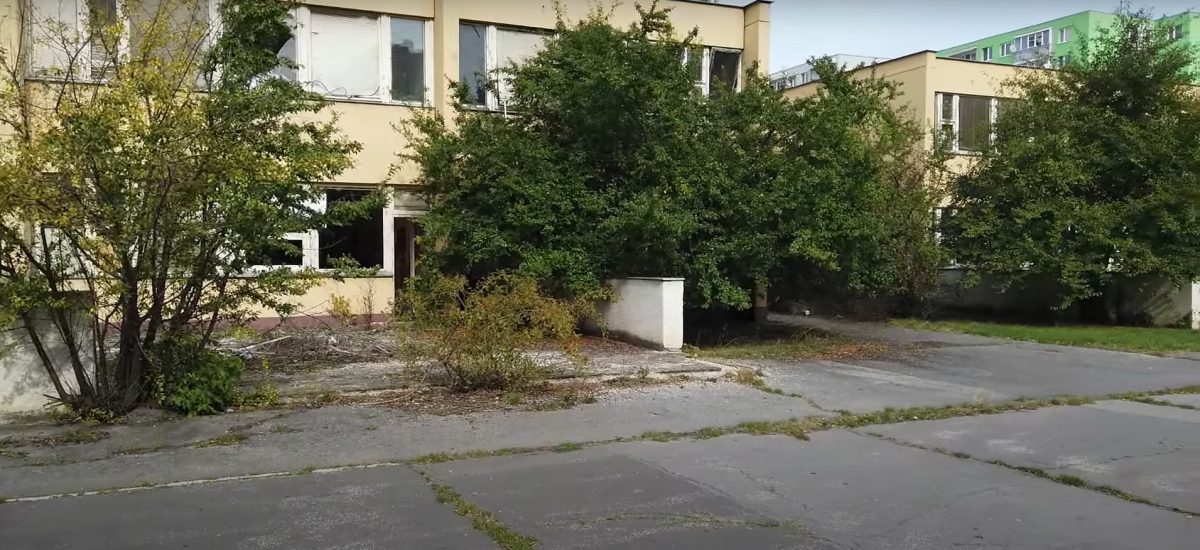 Opustená škola v Piešťanoch