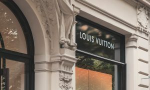 Nová kolekcia od Louis Vuittonu: Symbol vojny?