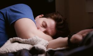 Nová štúdia! Zdriemnutie v práci môže mať pozitívny vplyv