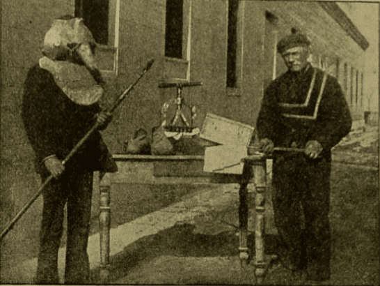 Muž v karanténnej maske a dezinfekčný nástroj, ostrov Poveglia, Taliansko, 1889.
