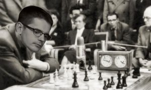 Filip Kuna hrá šach