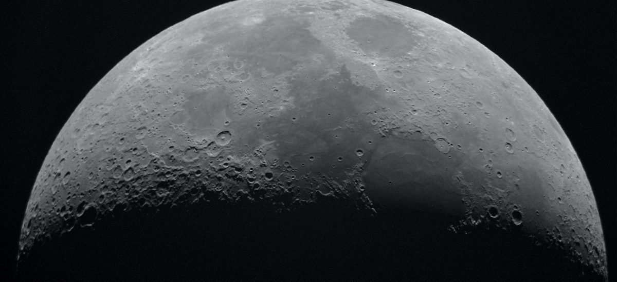detailný záber na Mesiac