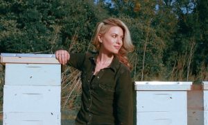Včelárka Erika Thompson