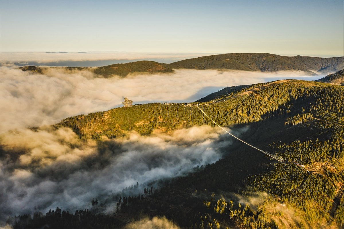 Najdlhší visutý most na svete postavili Česi