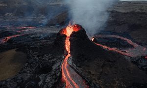 Riziko erupcie sa neustále zvyšuje!